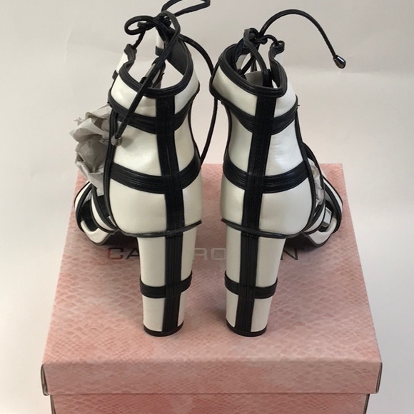 MAURA WHOSE BLOCK HEELS-RUNS SLIGHTLY LARGE - Picture 7 of 8